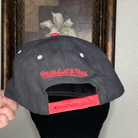 Black Chicago Bulls Snap Back Hat - Picture 2 of 5
